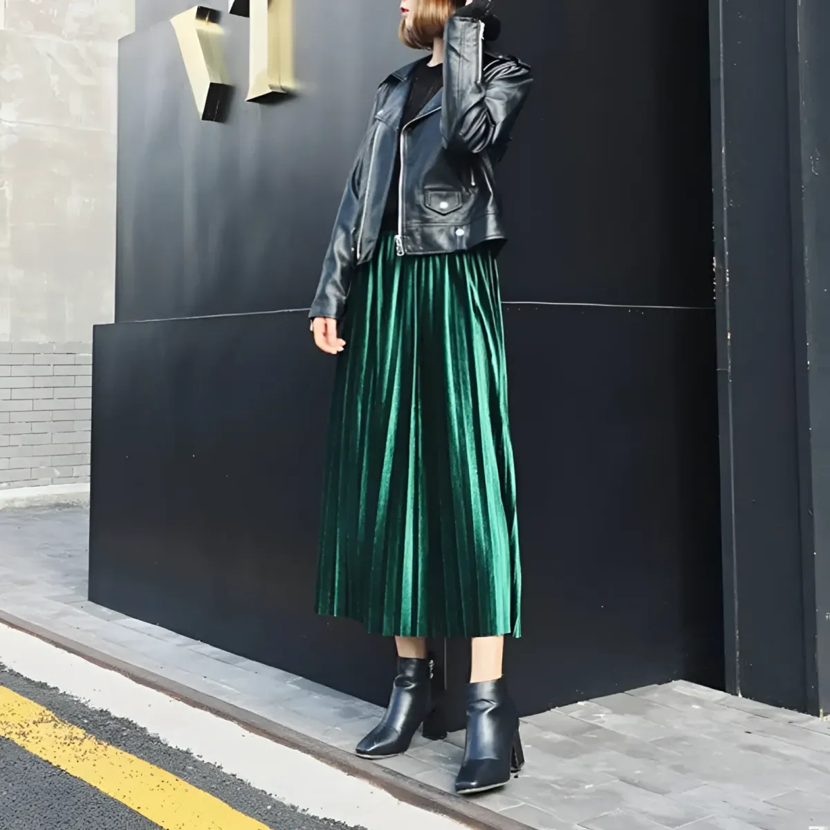 Elastic Waist Pleated Velvet Skirt - Image 9