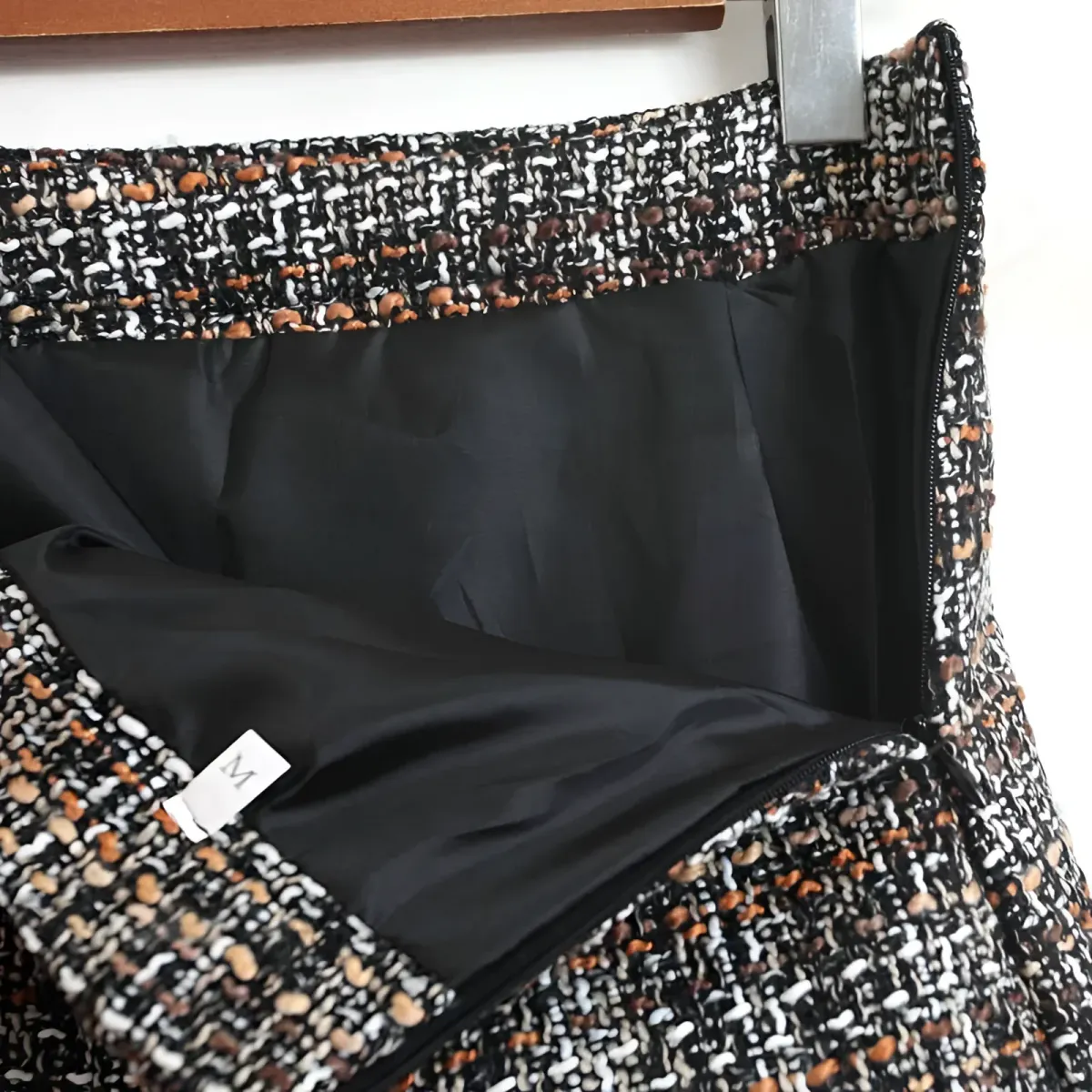Retro Style Woolen Mini Skirt - Image 3